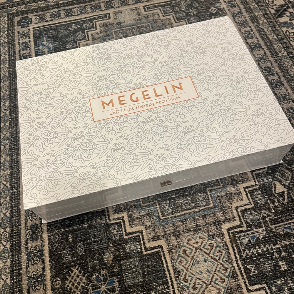 ✨brand new✨Megelin LED Face Mask